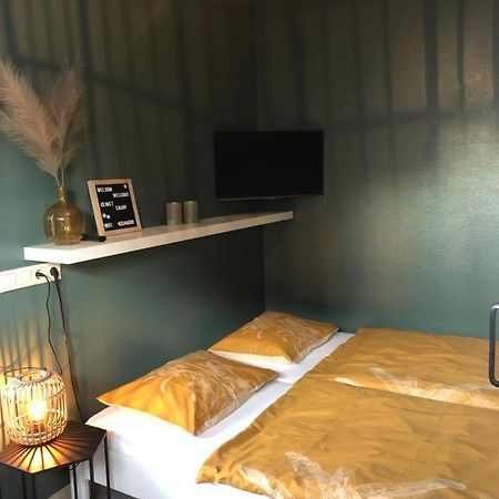 Nieboer Bed & Breakfast Vrouwenpolder Bagian luar foto