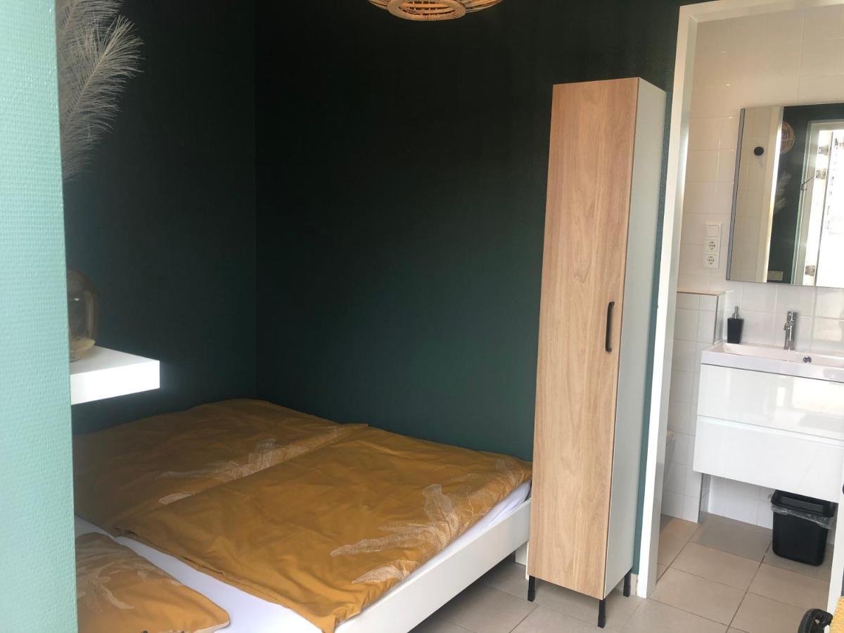 Nieboer Bed & Breakfast Vrouwenpolder Bagian luar foto