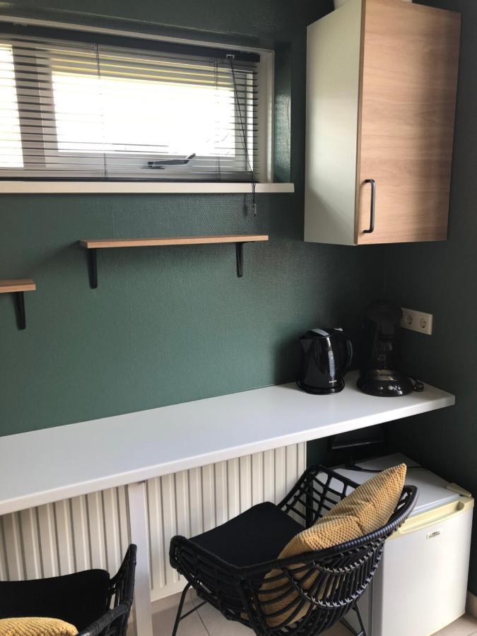 Nieboer Bed & Breakfast Vrouwenpolder Bagian luar foto