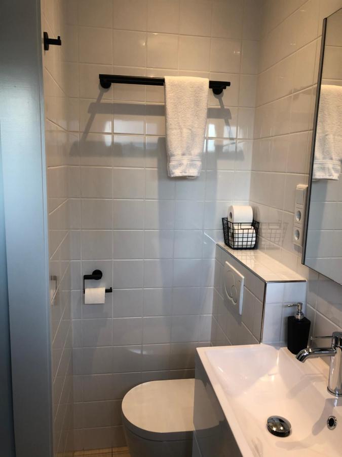 Nieboer Bed & Breakfast Vrouwenpolder Bagian luar foto