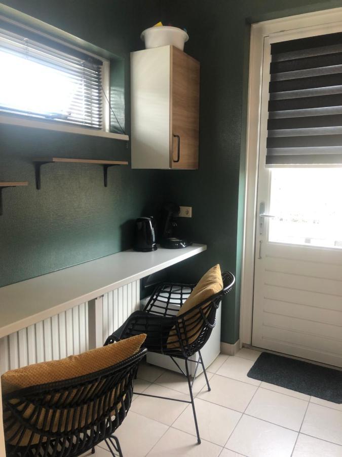 Nieboer Bed & Breakfast Vrouwenpolder Bagian luar foto