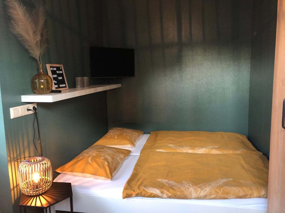 Nieboer Bed & Breakfast Vrouwenpolder Bagian luar foto