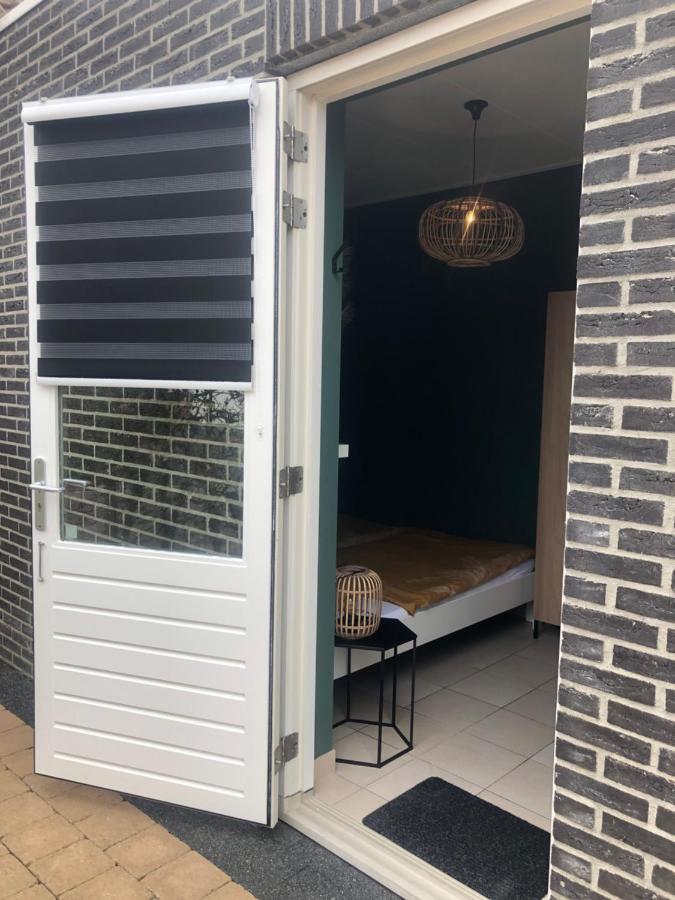 Nieboer Bed & Breakfast Vrouwenpolder Bagian luar foto