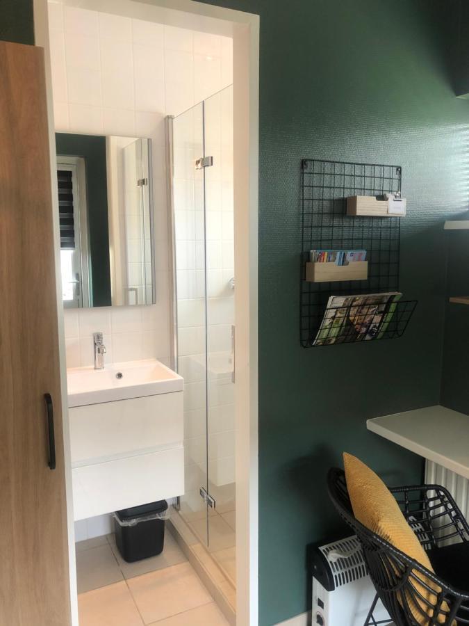 Nieboer Bed & Breakfast Vrouwenpolder Bagian luar foto