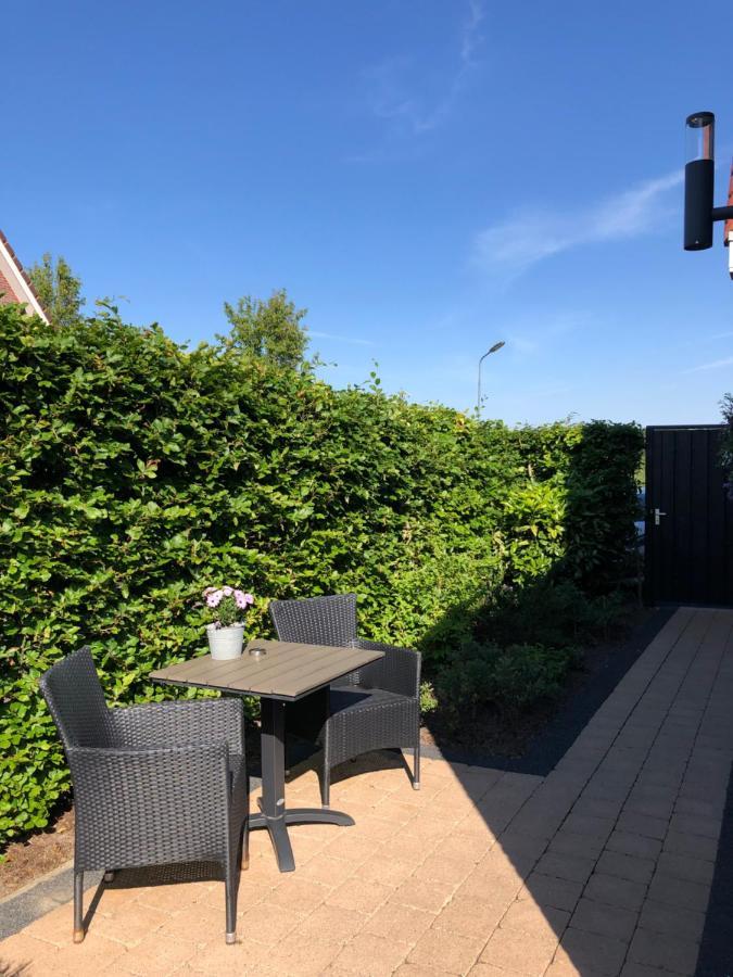 Nieboer Bed & Breakfast Vrouwenpolder Bagian luar foto