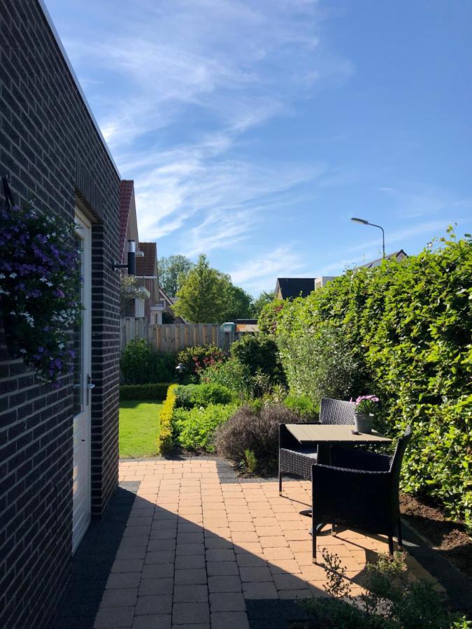 Nieboer Bed & Breakfast Vrouwenpolder Bagian luar foto