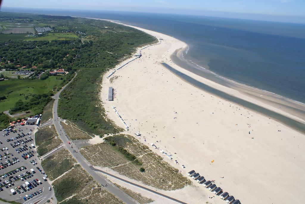 Nieboer Bed & Breakfast Vrouwenpolder Bagian luar foto