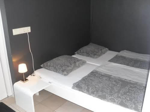 Nieboer Bed & Breakfast Vrouwenpolder Bagian luar foto